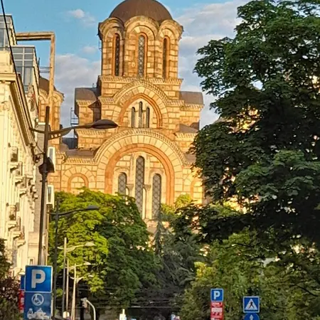 Budget Artistika, 3 Bedrooms And 2 Full Bathrooms