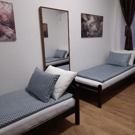 Apartamento Budget Artistika, 3 Bedrooms And 2 Full Bathrooms Belgrado