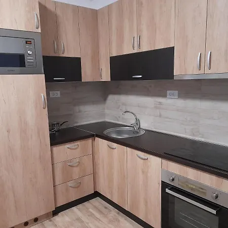 Budget Artistika, 3 Bedrooms And 2 Full Bathrooms Belgrado