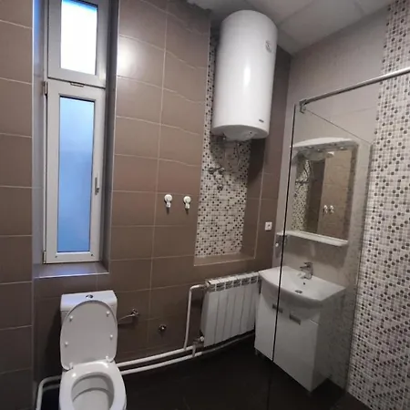 Budget Artistika, 3 Bedrooms And 2 Full Bathrooms Apartamento Belgrado